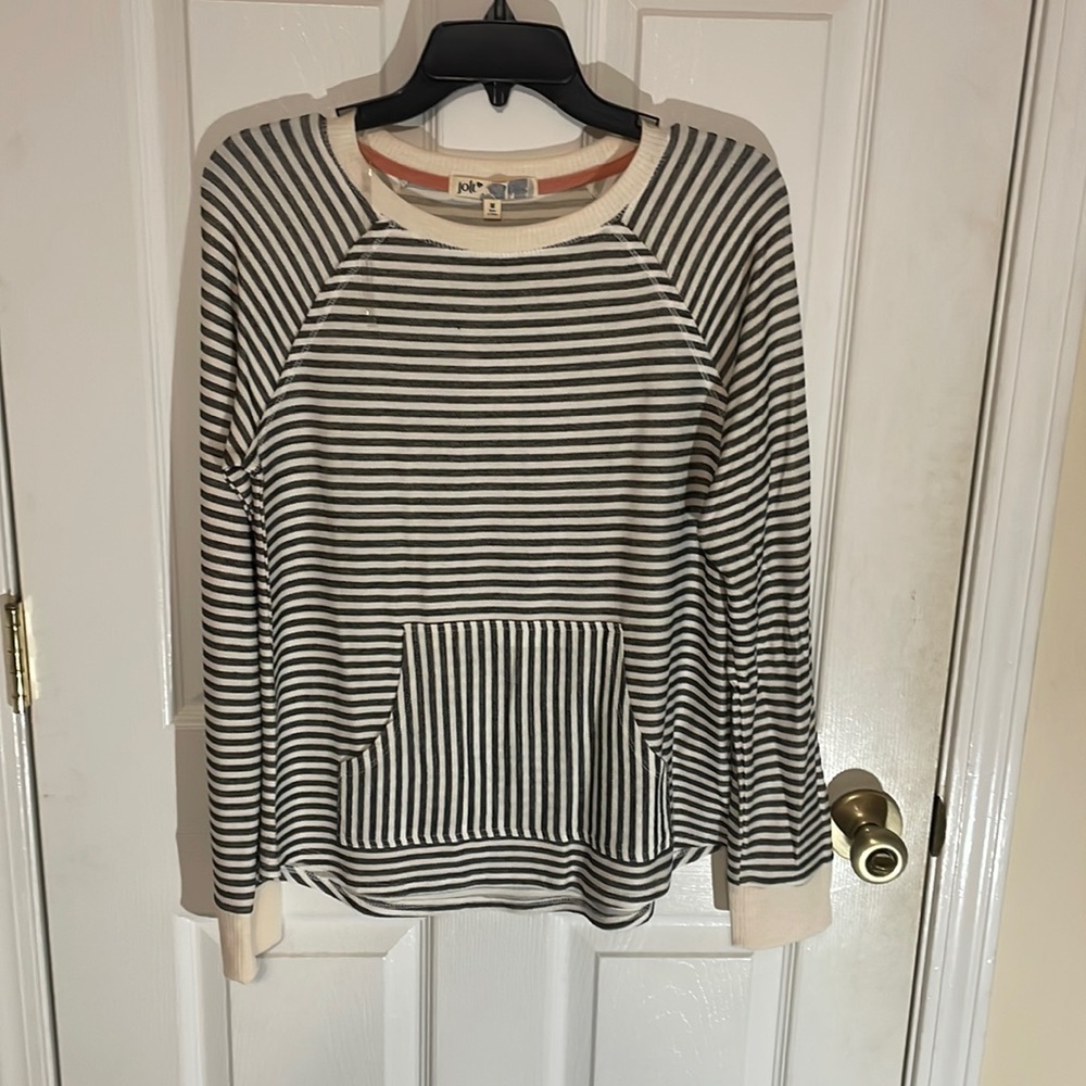 Long sleeve shirt.